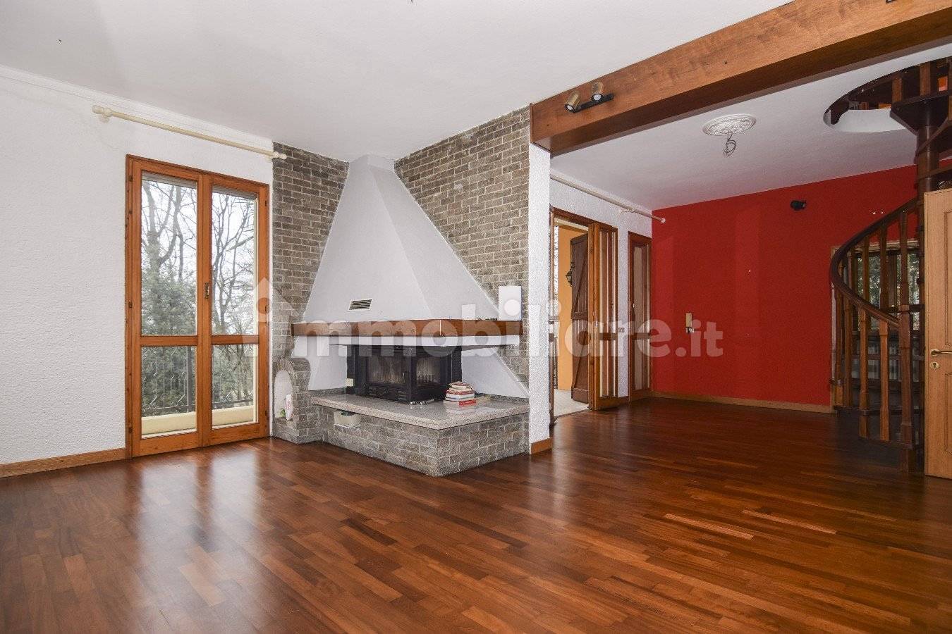 5 bedrooms Villa in Quattro Castella, Italy No. 273938