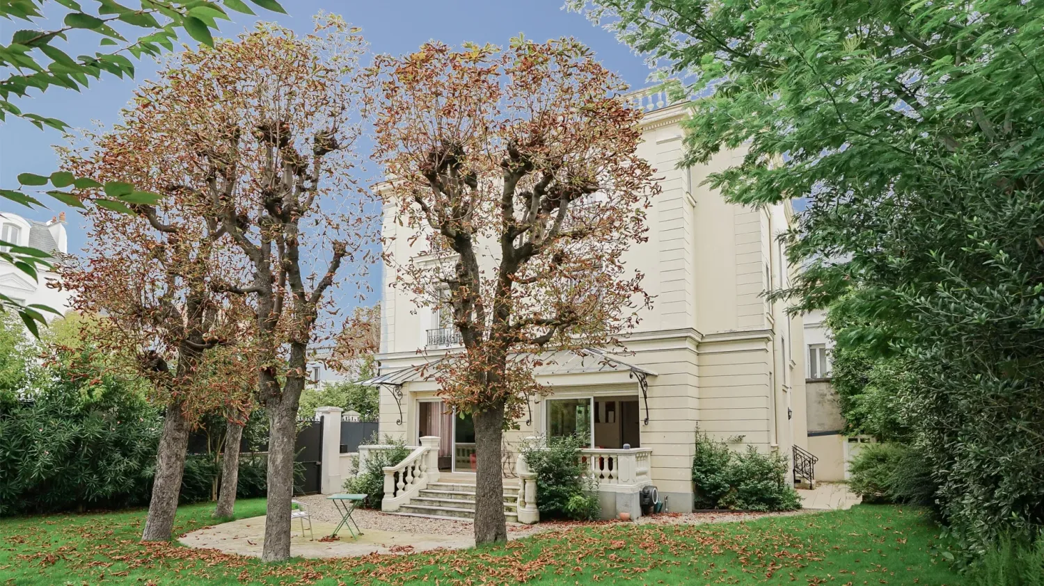 Casa de 9 habitaciónes en Asnieres-sur-Seine, France No. 163340