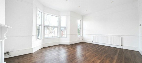 2 bedrooms Apartment in London, United Kingdom No. 7684 2