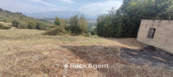 Дом с 2 комнатами в Бриттоли, Италия № 185174 36