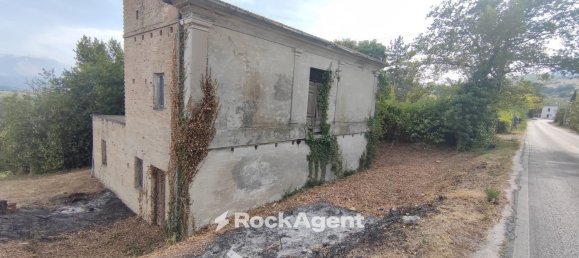 Дом с 2 комнатами в Бриттоли, Италия № 185174 41