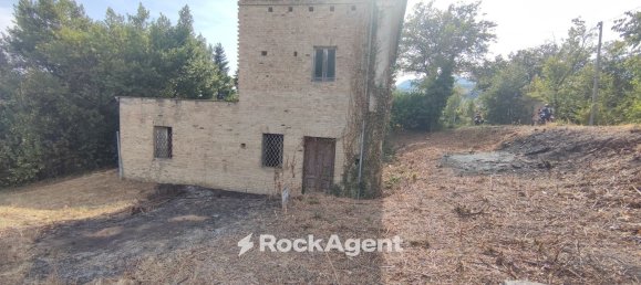 Дом с 2 комнатами в Бриттоли, Италия № 185174 10