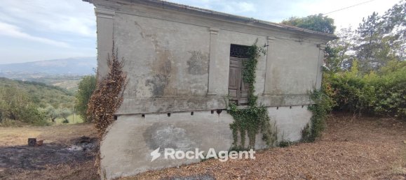 Дом с 2 комнатами в Бриттоли, Италия № 185174 40