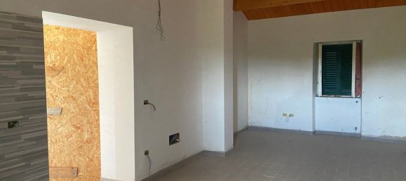 Дом с 5 комнатами в Пенне, Италия № 79938 9