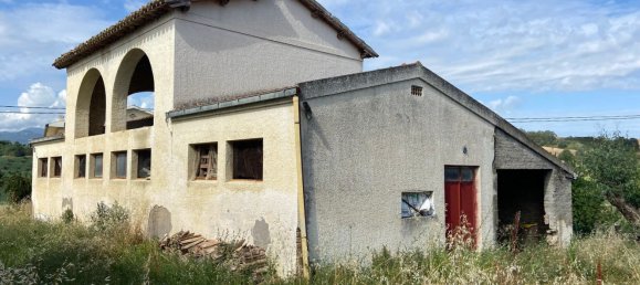 Дом с 5 комнатами в Пенне, Италия № 79938 11