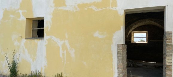 Дом с 5 комнатами в Пенне, Италия № 79938 4