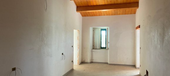 Дом с 5 комнатами в Пенне, Италия № 79938 5