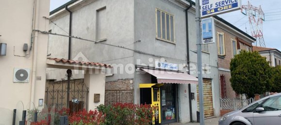 Дом с 5 спальнями в Феррара, Италия № 292657 2