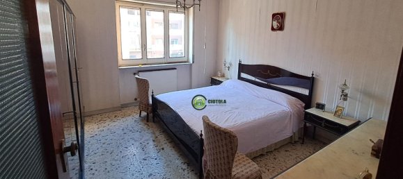 4 rooms Apartment in Naples, Italy No. 114739 2