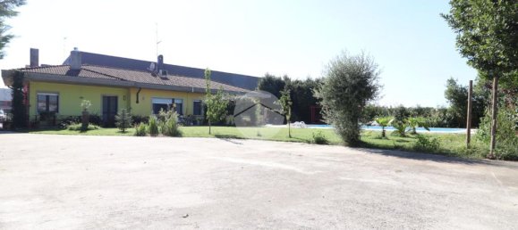 3 bedrooms Villa in Mantua, Italy No. 287075 2