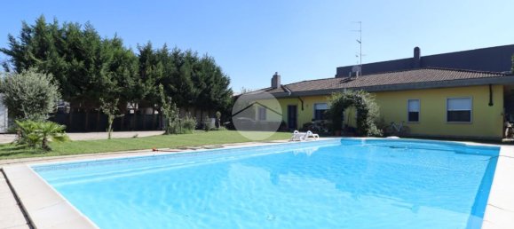 3 bedrooms Villa in Mantua, Italy No. 287075 4