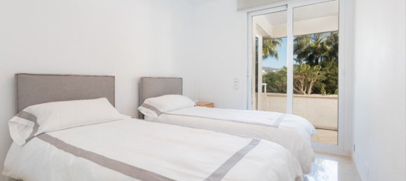 Apartamento de 3 dormitorios en Estepona, Spain No. 136673 6