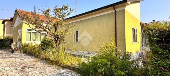 Villa de 4 dormitorios en Brescia, Italy No. 188170 2