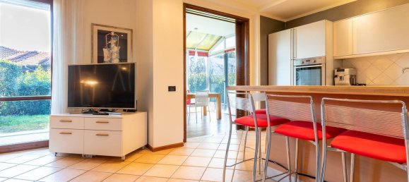 6 rooms Villa in Ivrea, Italy No. 53220 5