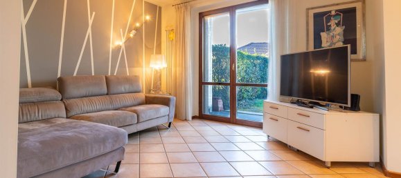 6 rooms Villa in Ivrea, Italy No. 53220 4