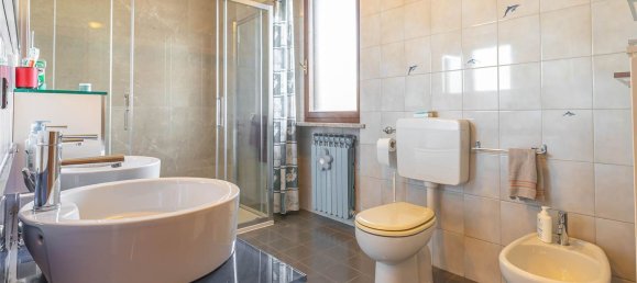 6 rooms Villa in Ivrea, Italy No. 53220 30