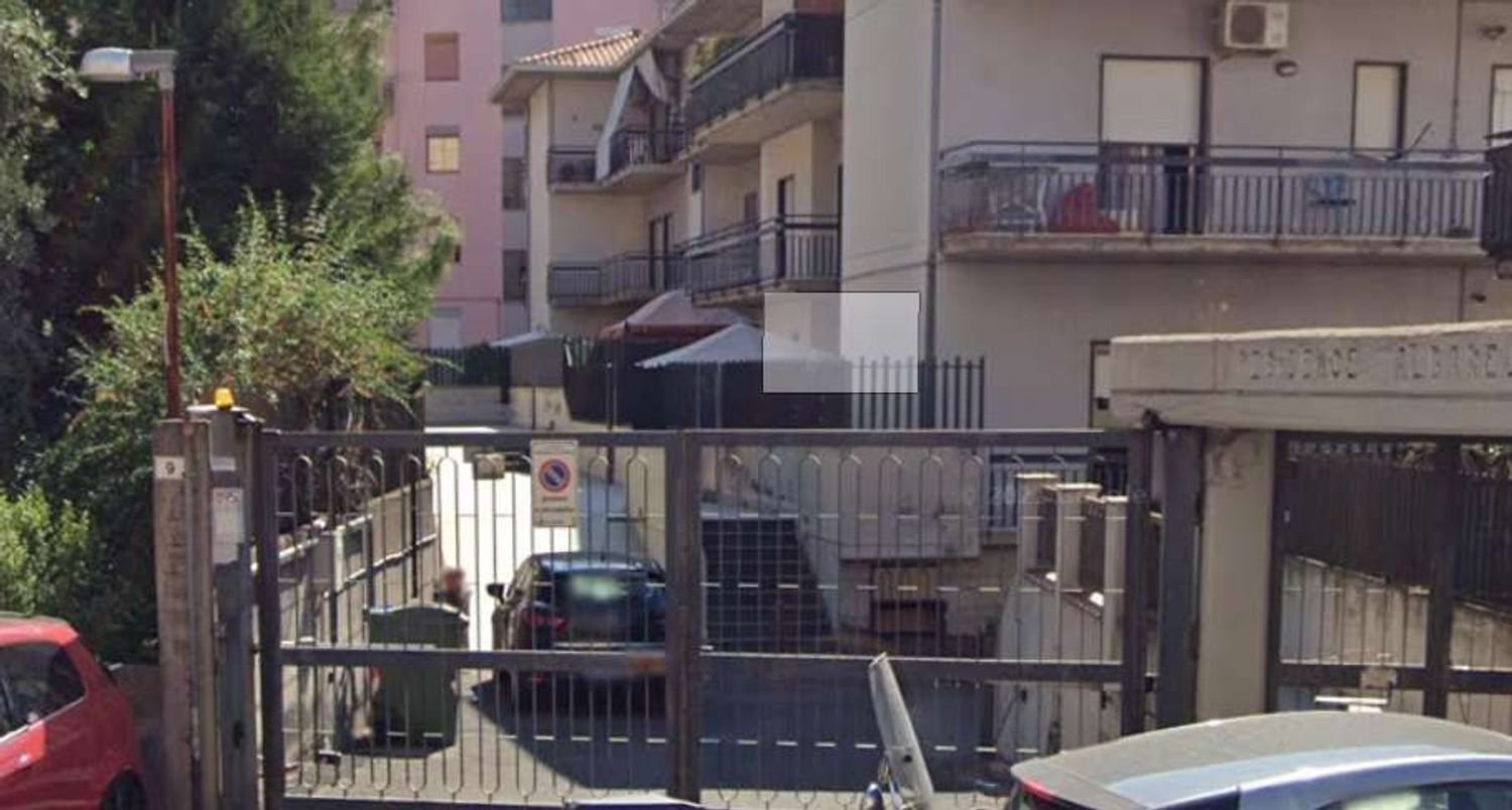 Garaje en Gravina di Catania, Italy 390 m² No. 47552