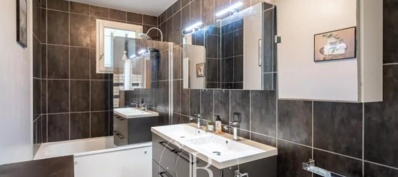 3 bedrooms Villa in Roquefort-les-Pins, France No. 343538 10