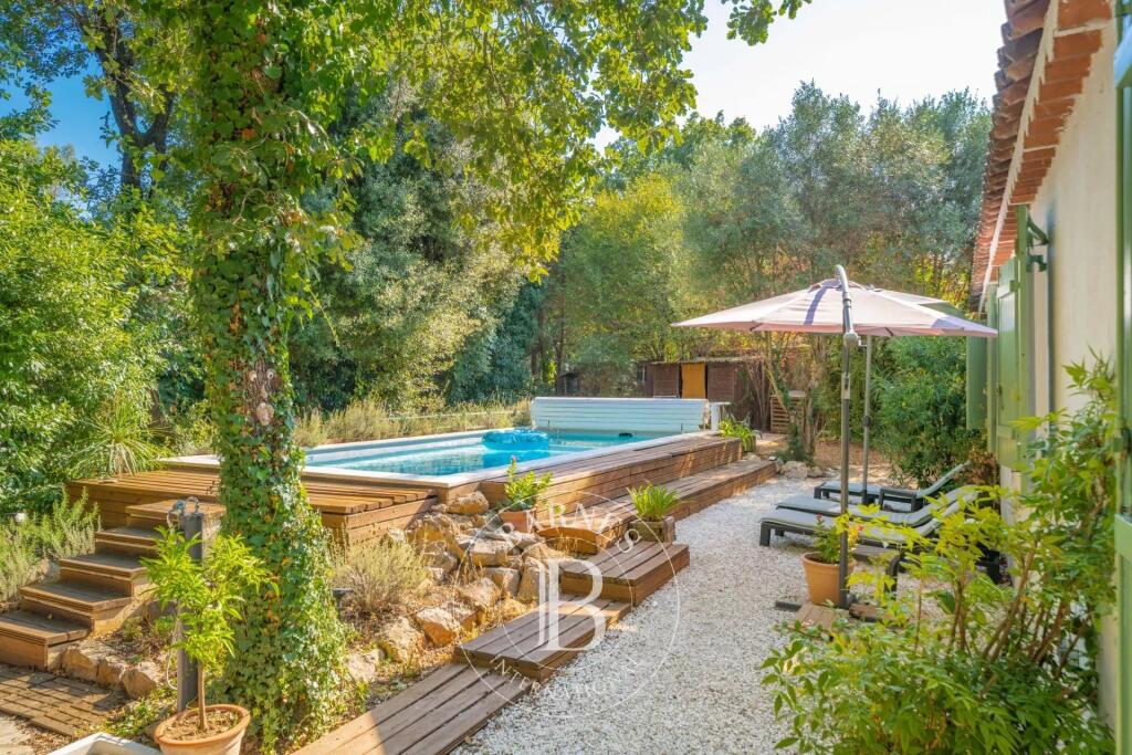 3 bedrooms Villa in Roquefort-les-Pins, France No. 343538