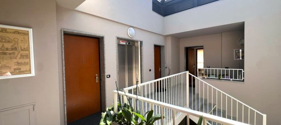 1 bedroom Apartment in Milan, Italy No. 269217 2