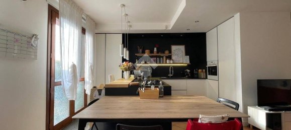 2 bedrooms Apartment in Carbonera, Italy No. 275199 3