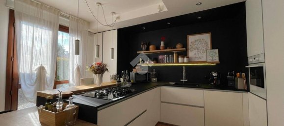 2 bedrooms Apartment in Carbonera, Italy No. 275199 4