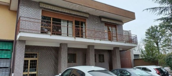 7 rooms Villa in Samarate, Italy No. 334221 2