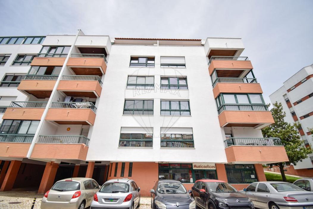 3 bedrooms Apartment in Oeiras, Portugal No. 191434