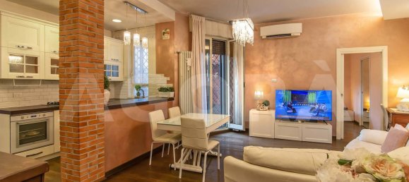 2 bedrooms Apartment in Rome, Italy No. 323608 2