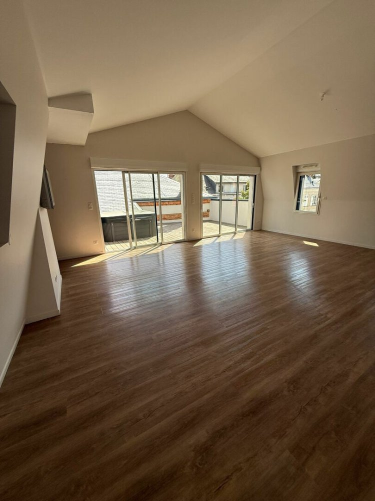 6 bedrooms House in Orleans, France No. 349939