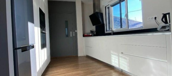 6 bedrooms House in Orleans, France No. 349939 3