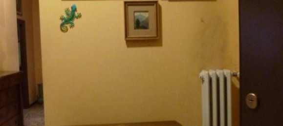 3 rooms Apartment in Piacenza, Italy No. 35891 3