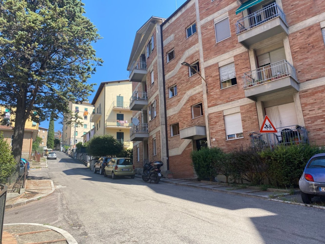 5 rooms Apartment in Perugia, Italy No. 50340