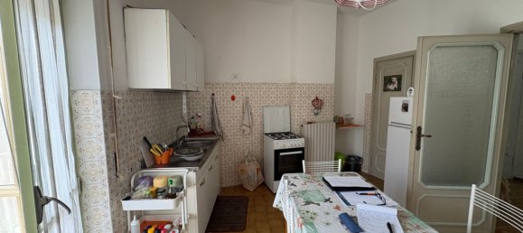 5 rooms Apartment in Perugia, Italy No. 50340 3