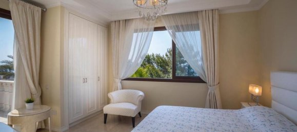 5 bedrooms Villa in Paphos, Cyprus No. 2518 8