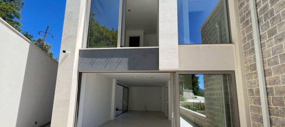 3 bedrooms Bungalow in Tivat, Montenegro No. 195 15