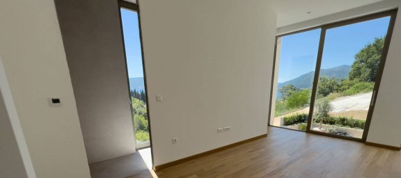 3 bedrooms Bungalow in Tivat, Montenegro No. 195 18