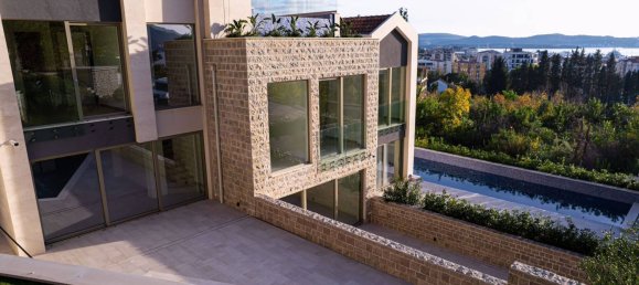 3 bedrooms Bungalow in Tivat, Montenegro No. 195 6