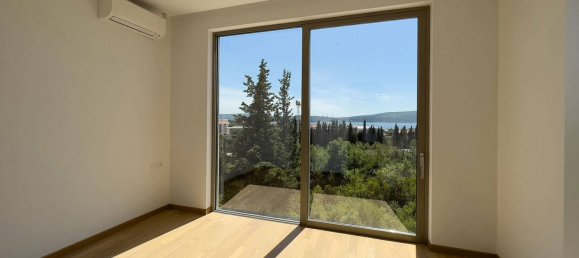 3 bedrooms Bungalow in Tivat, Montenegro No. 195 19