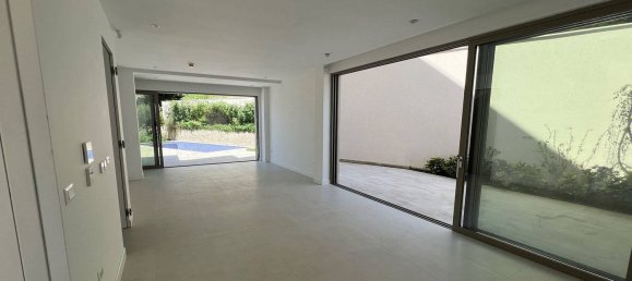 3 bedrooms Bungalow in Tivat, Montenegro No. 195 20