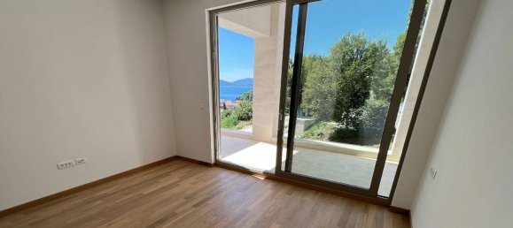 3 bedrooms Bungalow in Tivat, Montenegro No. 195 16