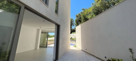 3 bedrooms Bungalow in Tivat, Montenegro No. 195 12