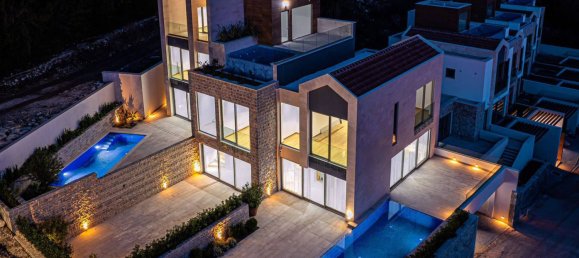 3 bedrooms Bungalow in Tivat, Montenegro No. 195 8