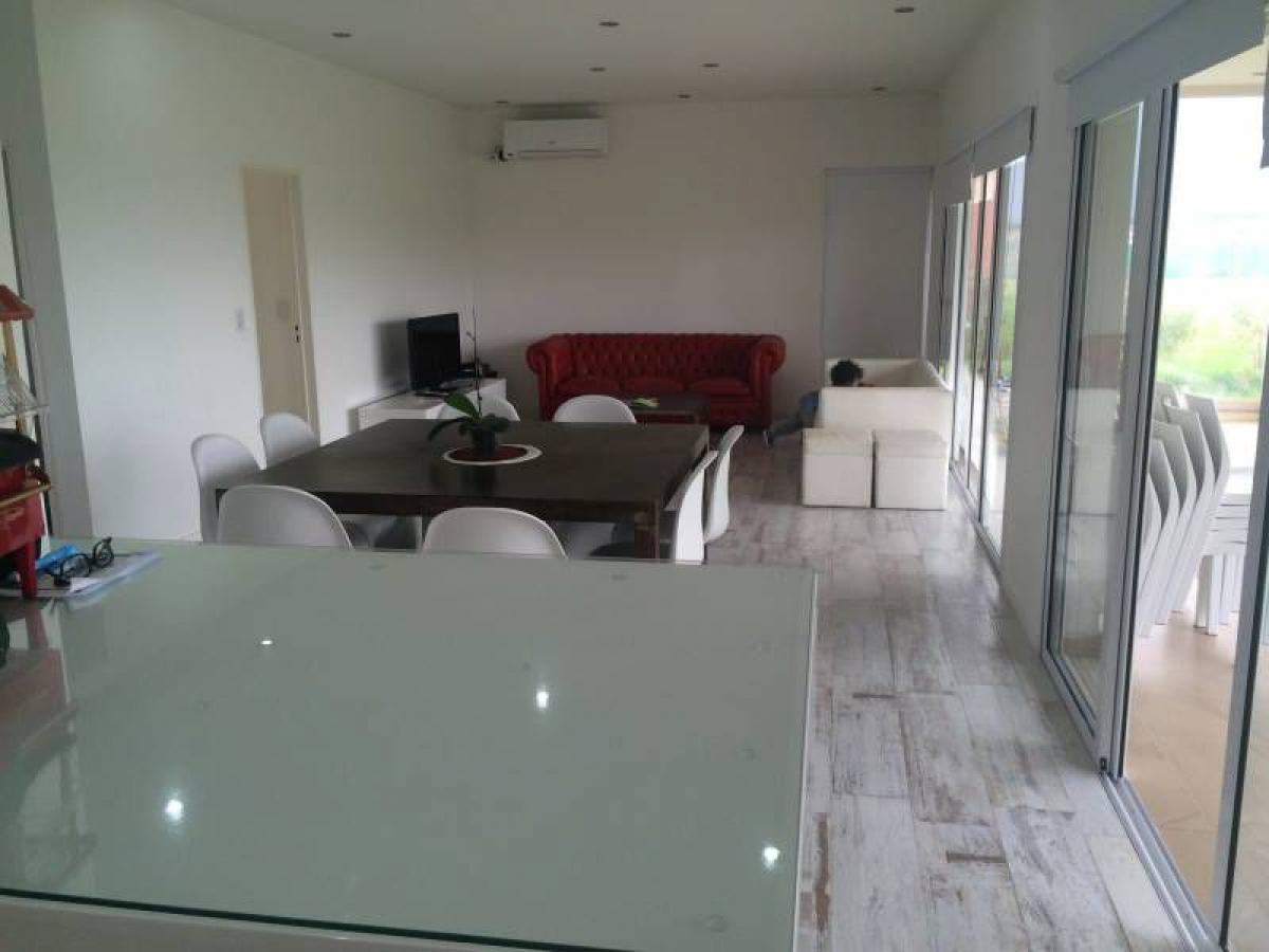 4 bedrooms House in Tigre, Argentina No. 59683