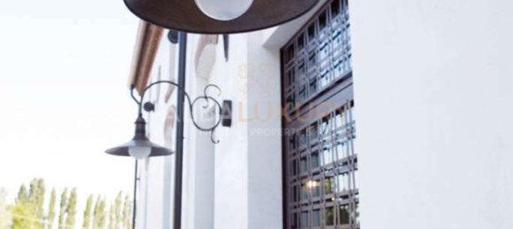 9 bedrooms Villa in Ostiglia, Italy No. 124990 12