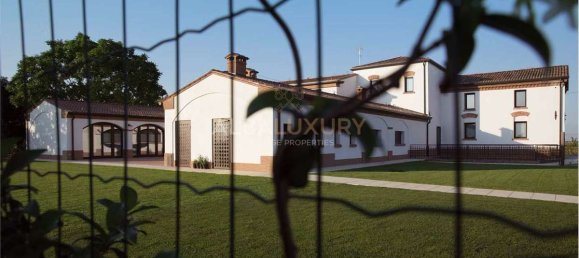 9 bedrooms Villa in Ostiglia, Italy No. 124990 10