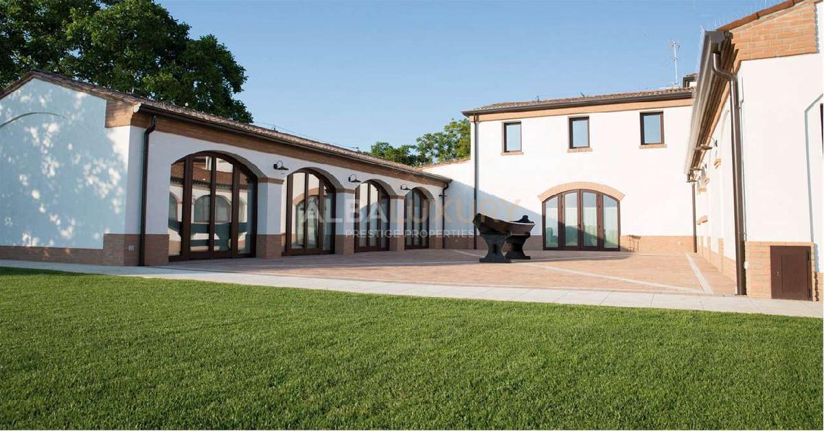 9 bedrooms Villa in Ostiglia, Italy No. 124990