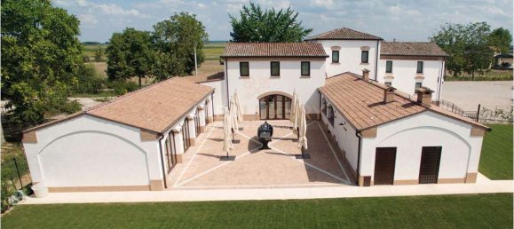 9 bedrooms Villa in Ostiglia, Italy No. 124990 2