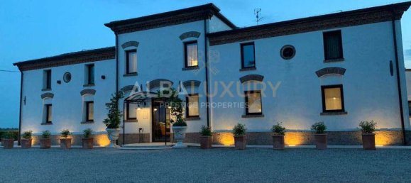 9 bedrooms Villa in Ostiglia, Italy No. 124990 3