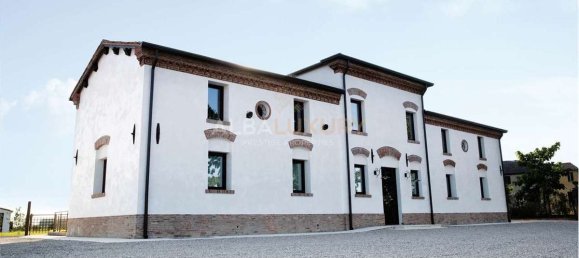 9 bedrooms Villa in Ostiglia, Italy No. 124990 4